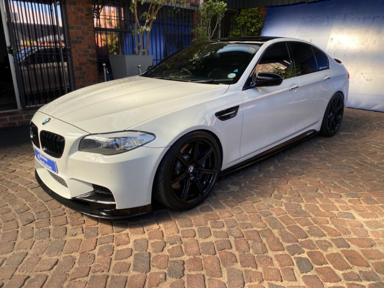 2012 BMW M5 M-DCT (F10)